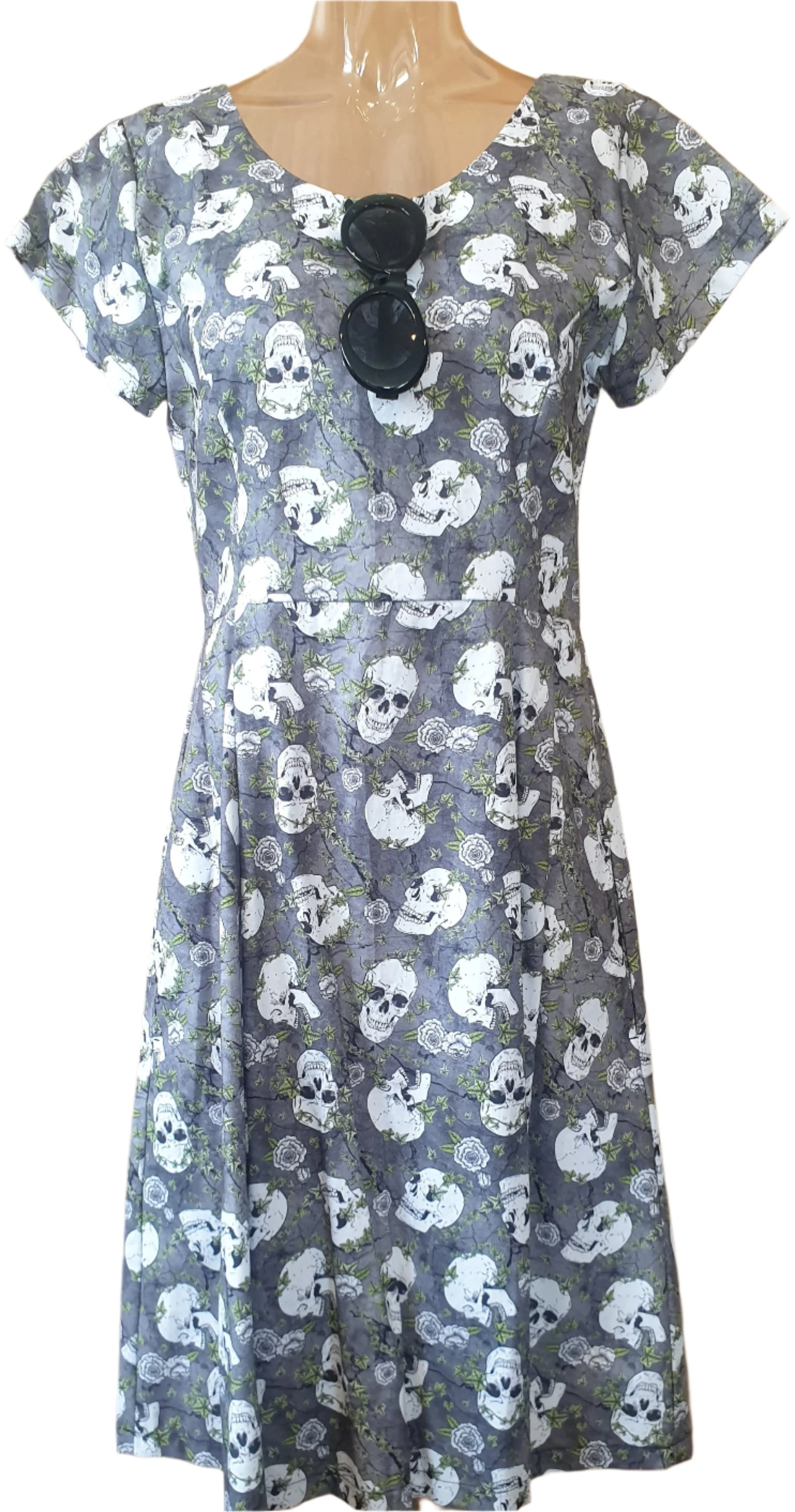 Fabric - Skulls and Green Ivy - Image 3