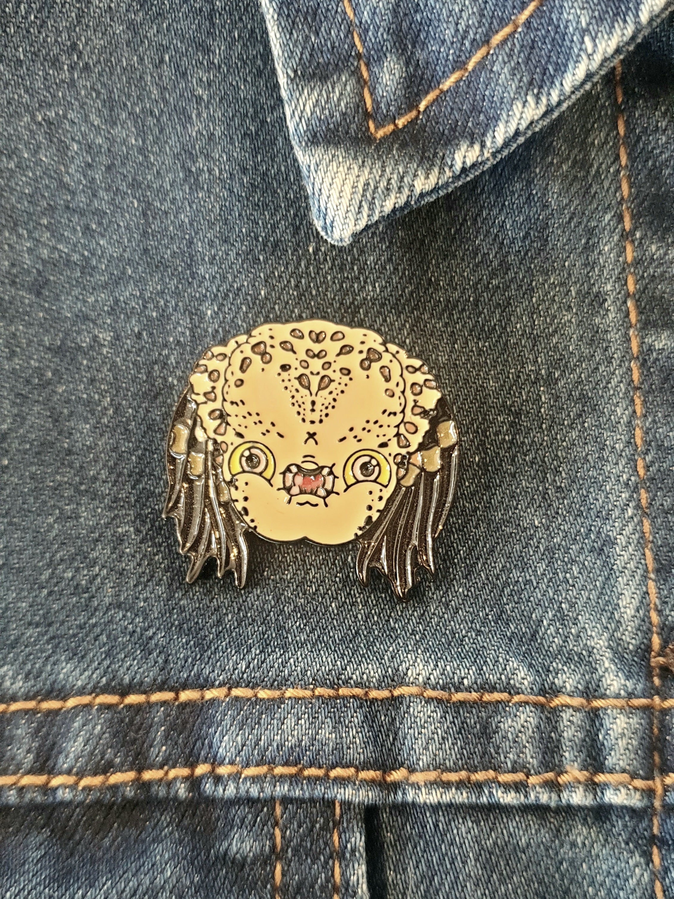Predator Enamel Pin / Brooch - Image 2