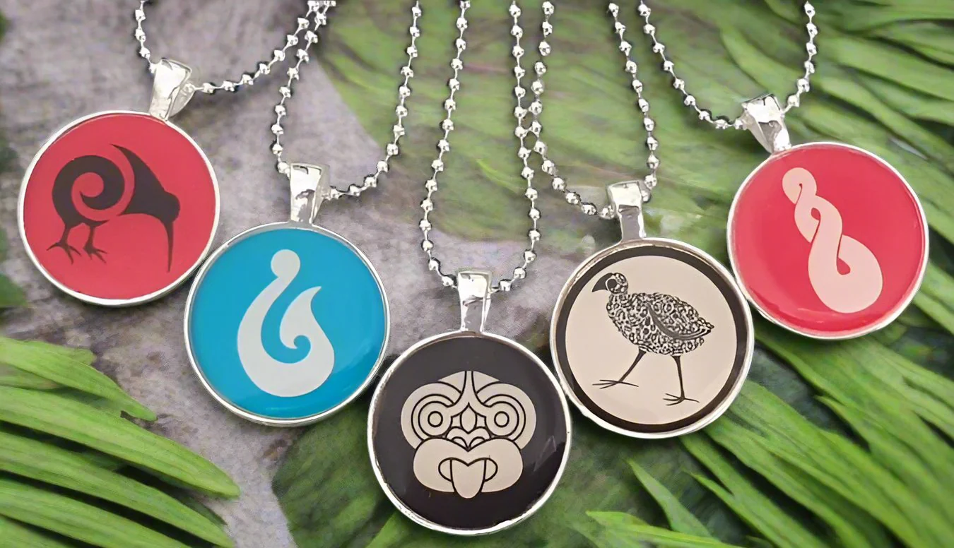 Retro Kiwiana Necklace - Fish Hook (Matau) - Image 3